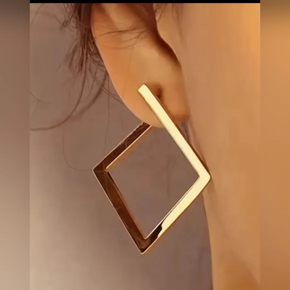 Elegant Gold Geometric Earrings - Picture 1 of 1